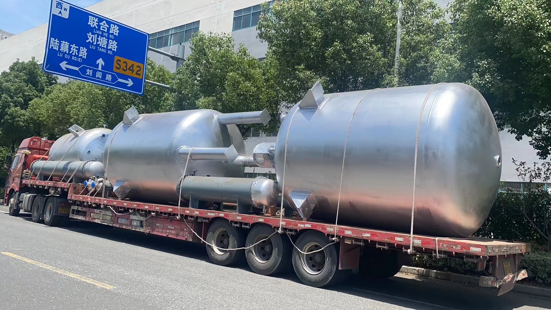 緊鑼密鼓、保質(zhì)提效，化工成套配套雙酚S項目設備連夜發(fā)貨